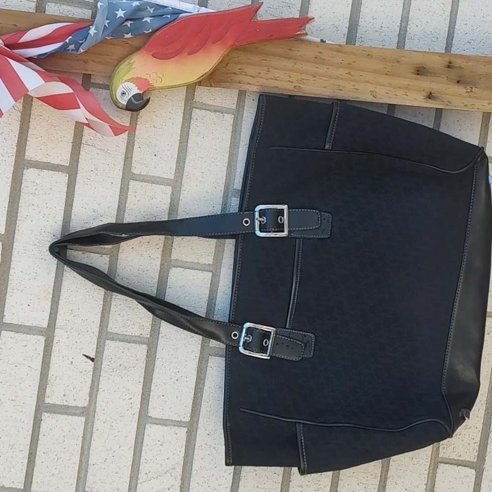 Tote/New York&Co.
